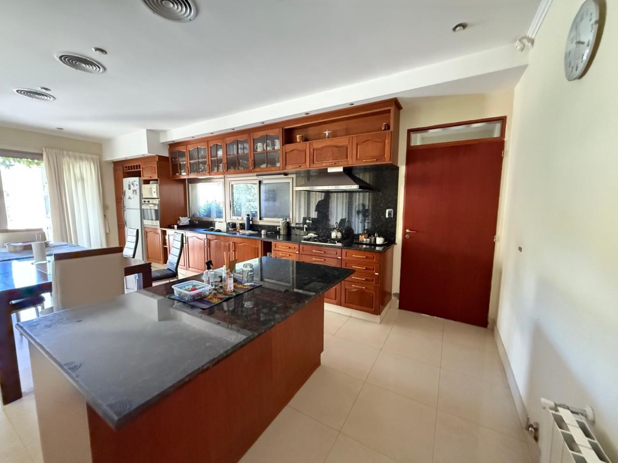 Casa con 1000 m² en Venta, 3 Dorm. en Villa Amelia