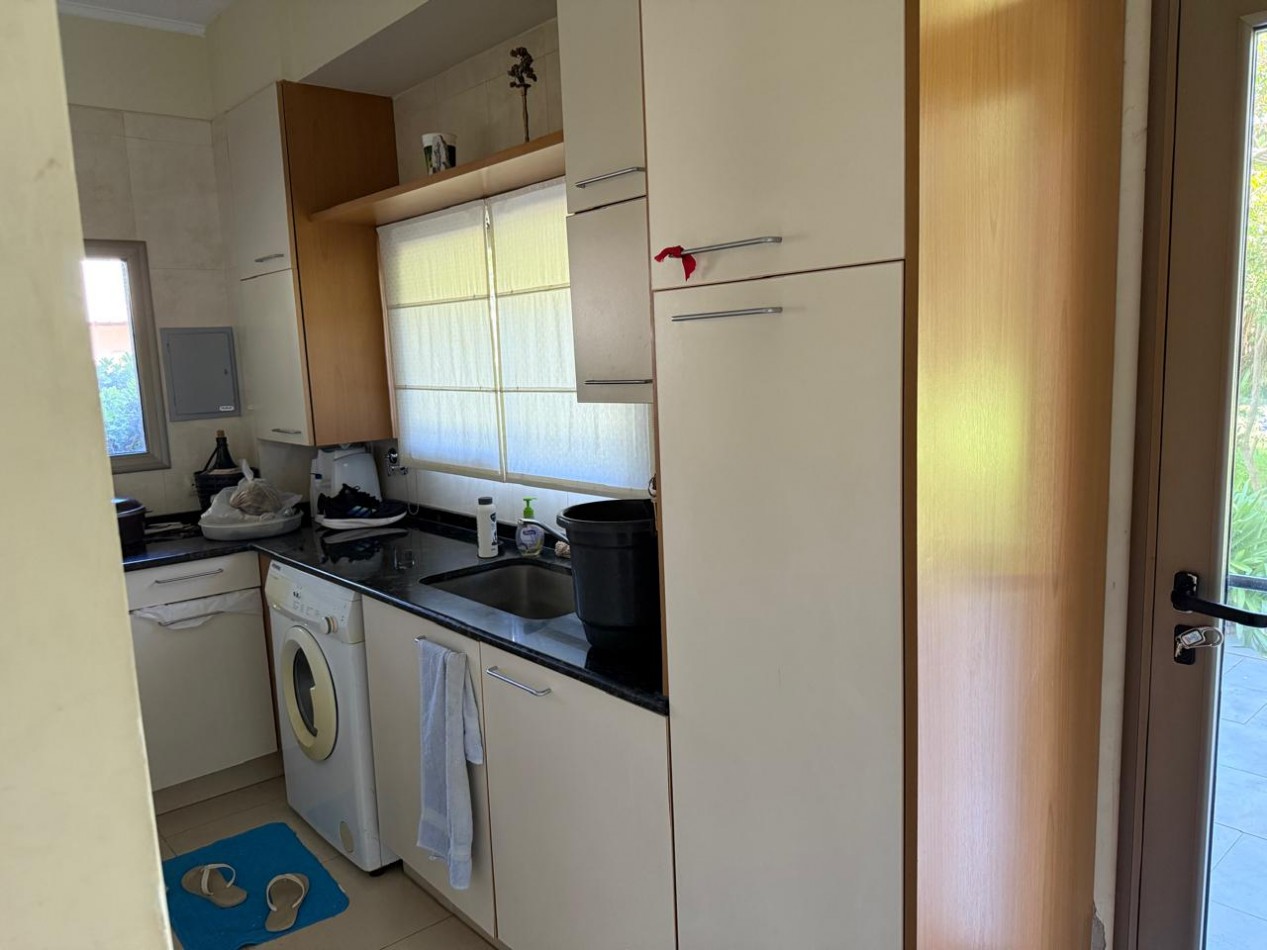 Casa con 1000 m² en Venta, 3 Dorm. en Villa Amelia