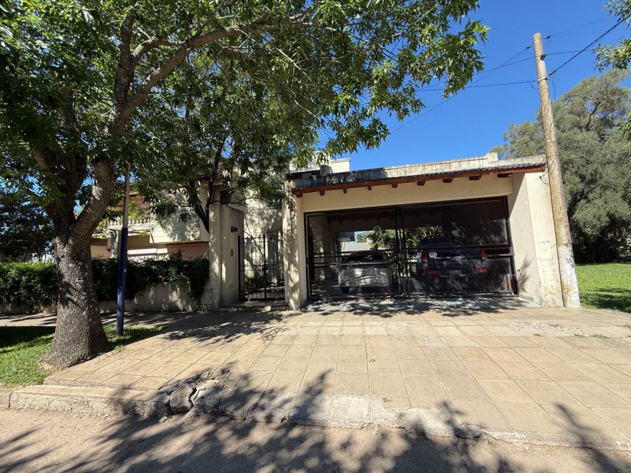 Casa con 1000 m² en Venta, 3 Dorm. en Villa Amelia