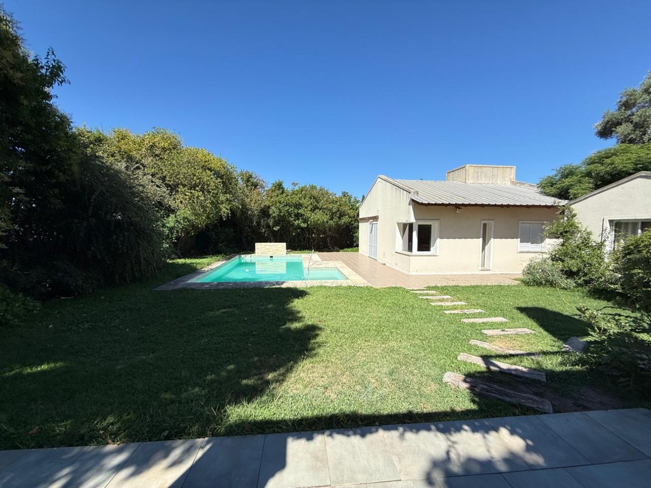 Casa con 1000 m² en Venta, 3 Dorm. en Villa Amelia