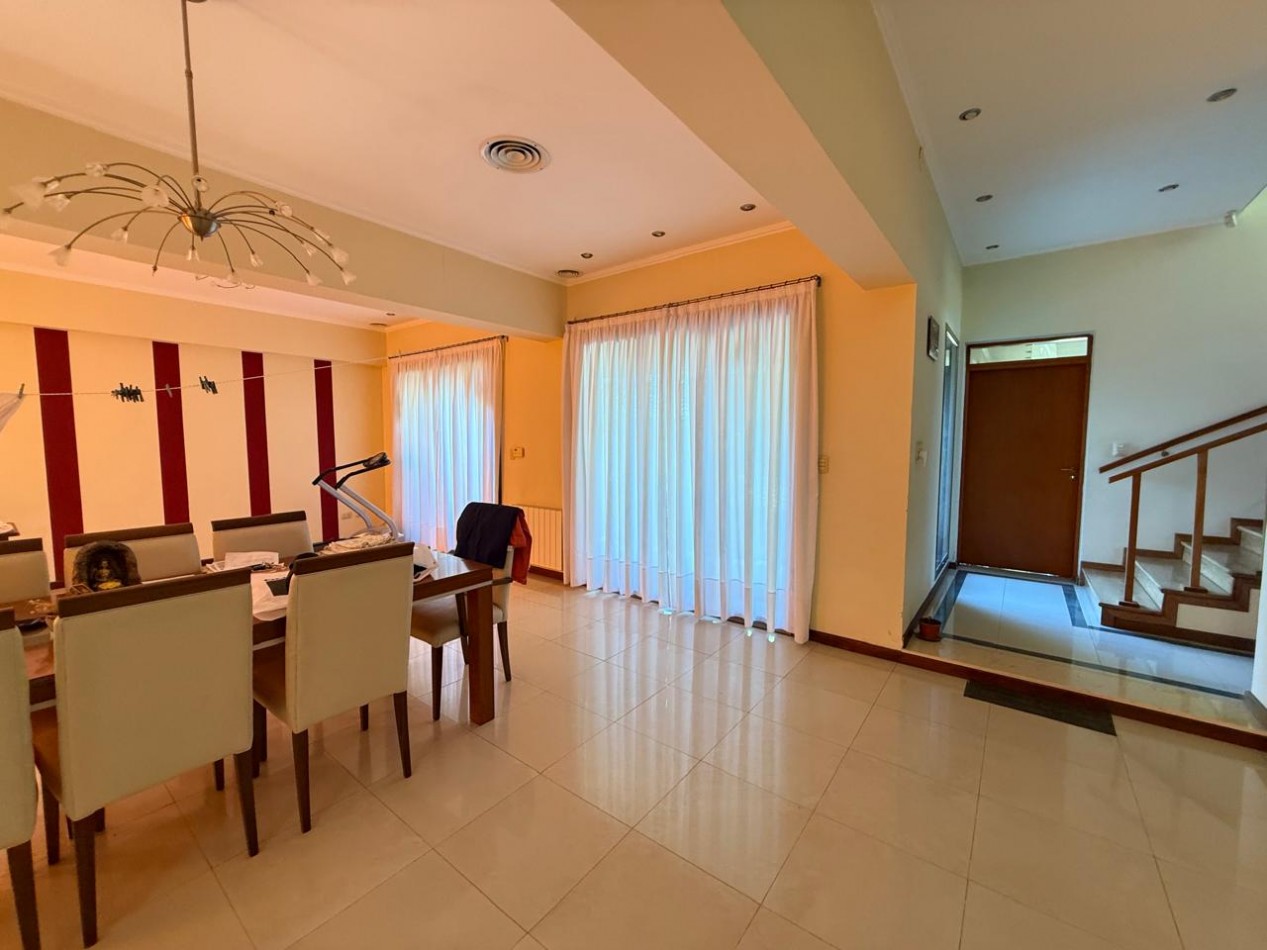 Casa con 1000 m² en Venta, 3 Dorm. en Villa Amelia