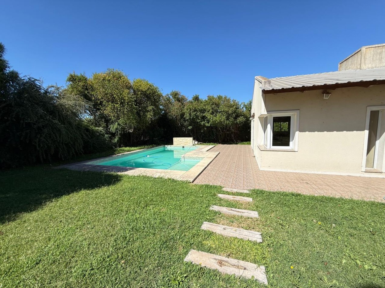 Casa con 1000 m² en Venta, 3 Dorm. en Villa Amelia