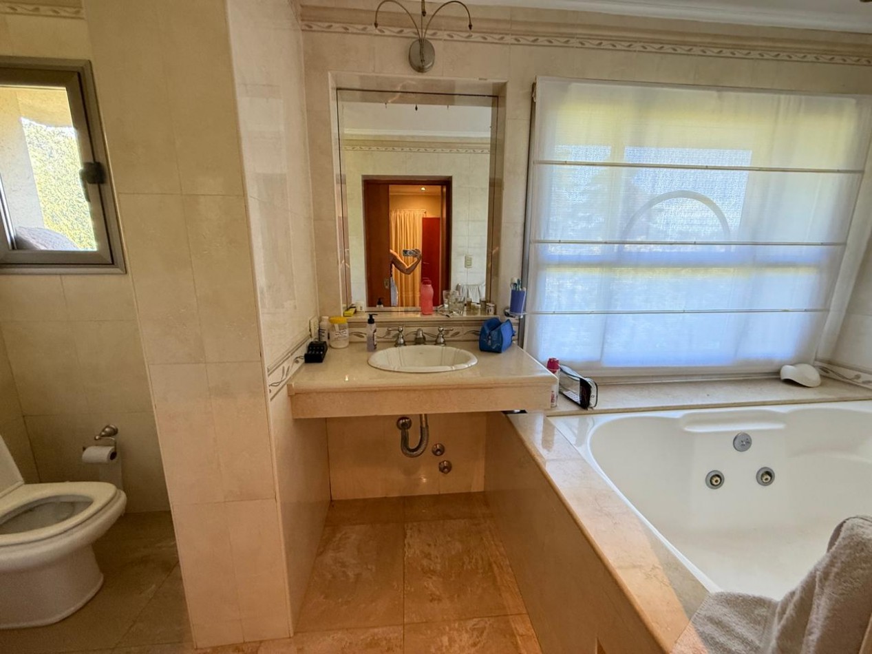 Casa con 1000 m² en Venta, 3 Dorm. en Villa Amelia