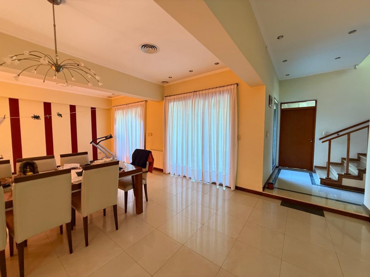 Casa con 1000 m² en Venta, 3 Dorm. en Villa Amelia