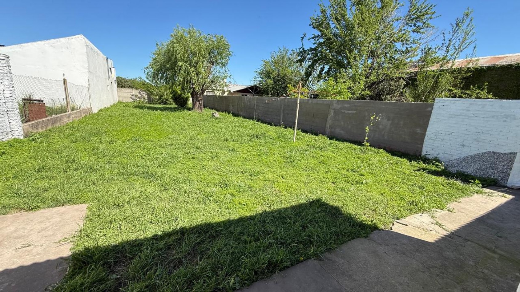 Casa con 2 Dorm. en Terreno de 450 m² en Venta en Villa Amelia