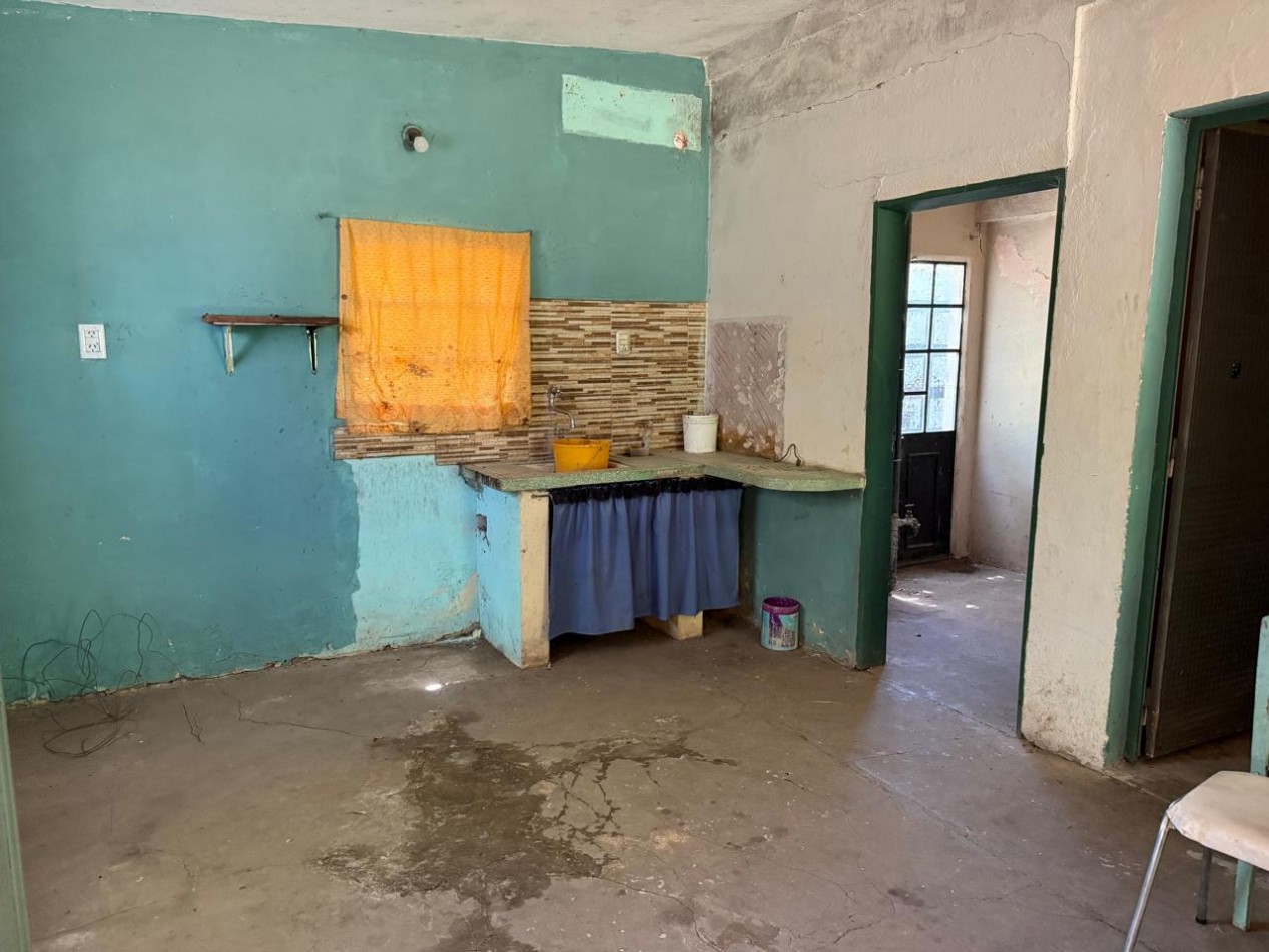 casa 2 dormitorios a refaccionar en  los pinos Villa Amelia 