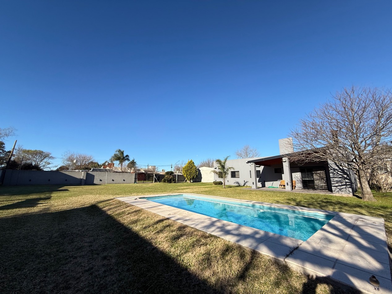 Casa moderna 3 dormitorios con pileta 