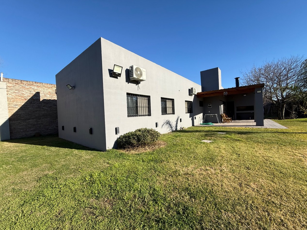 Casa moderna 3 dormitorios con pileta 