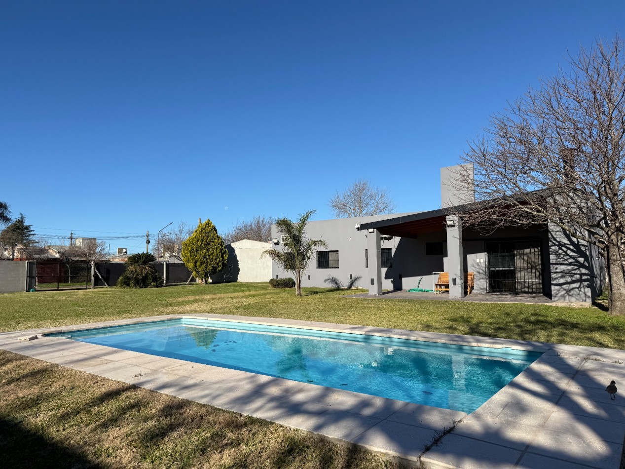 Casa moderna 3 dormitorios con pileta 
