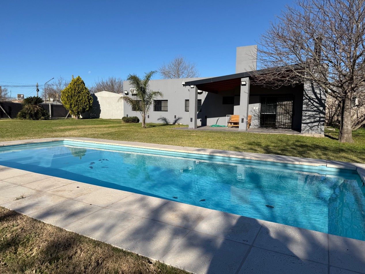 Casa moderna 3 dormitorios con pileta 