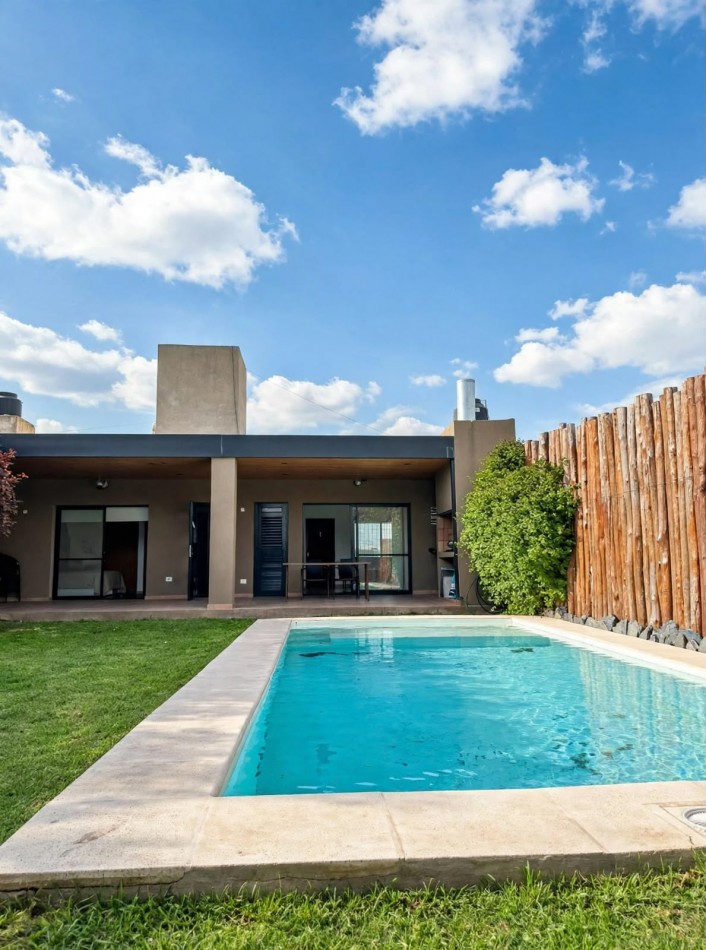  VENTA - CASA EN ALVAREZ