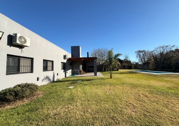 Casa moderna 3 dormitorios con pileta 